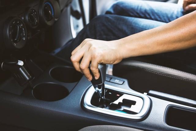 手動擋的車能不能空擋滑行?老司機:10年經(jīng)驗告訴你