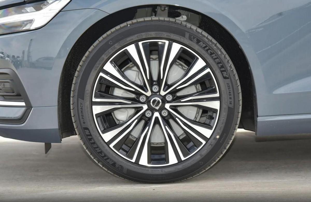 中型豪華轎車,自帶“水晶擋把”,沃爾沃S60降至21.49萬起