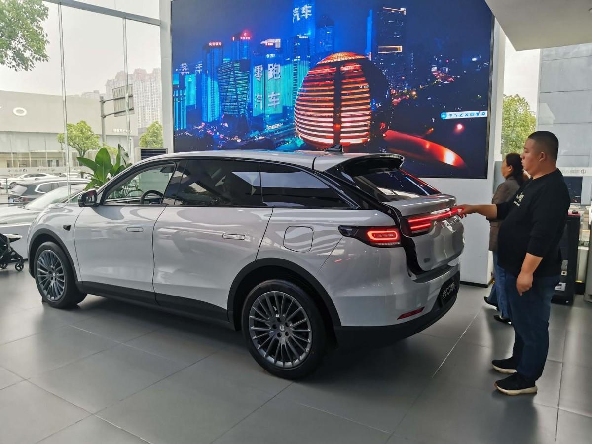 零跑全新C11到店,新車有哪些優(yōu)缺點(diǎn),值得買嗎?深度體驗(yàn)告訴你