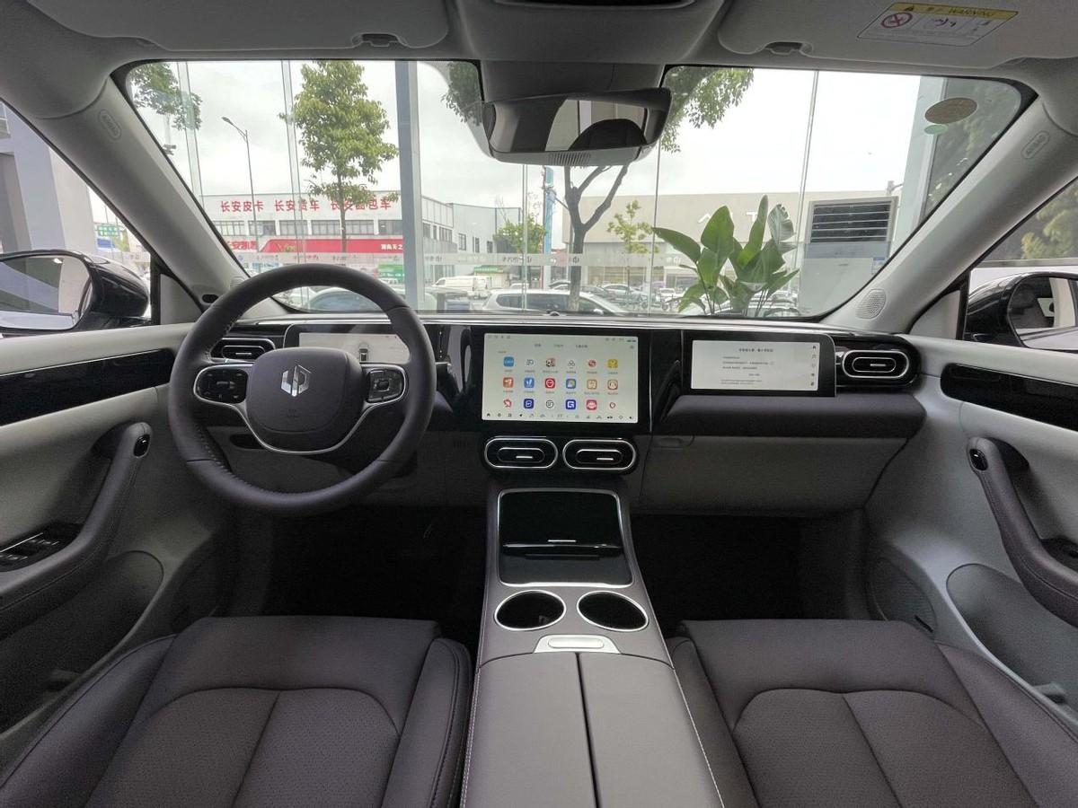 零跑全新C11到店,新車有哪些優(yōu)缺點(diǎn),值得買嗎?深度體驗(yàn)告訴你