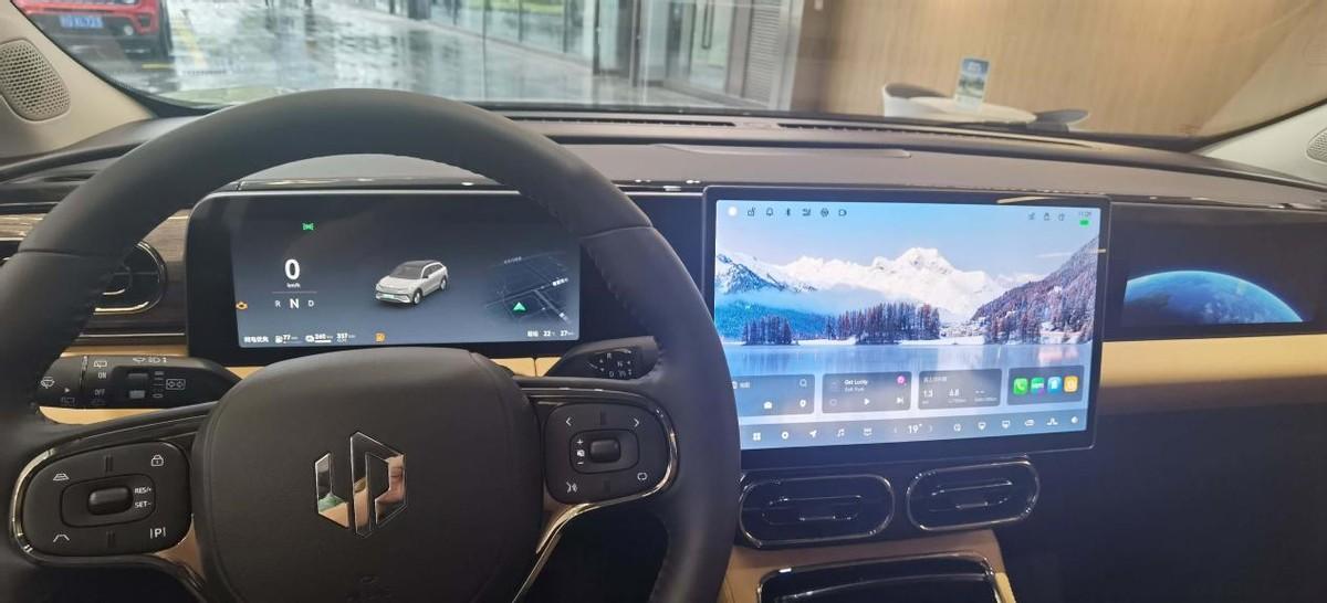 零跑全新C11到店,新車有哪些優(yōu)缺點(diǎn),值得買嗎?深度體驗(yàn)告訴你