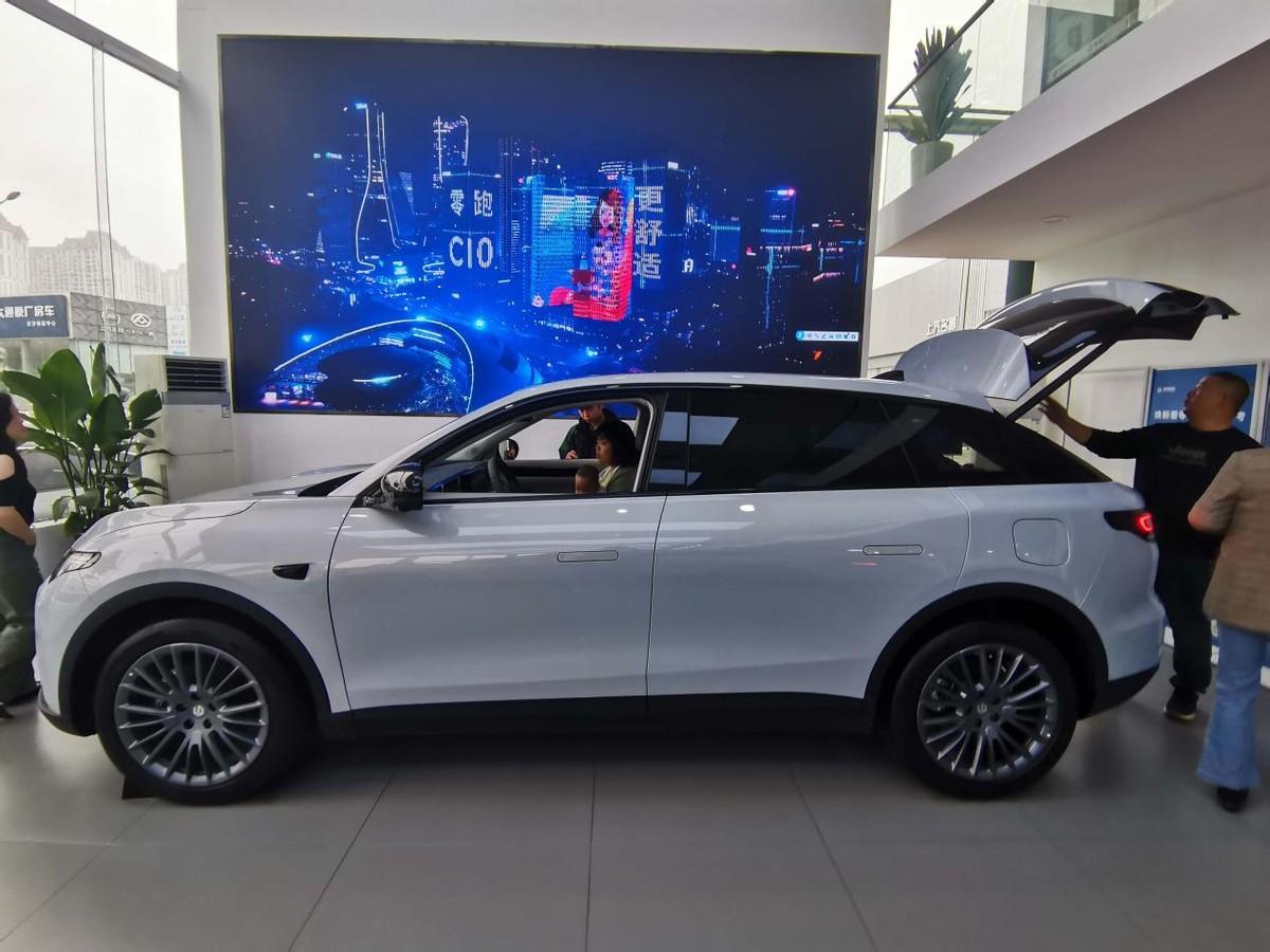 零跑全新C11到店,新車有哪些優(yōu)缺點(diǎn),值得買嗎?深度體驗(yàn)告訴你