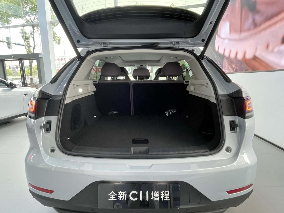 零跑全新C11到店,新車有哪些優(yōu)缺點(diǎn),值得買嗎?深度體驗(yàn)告訴你