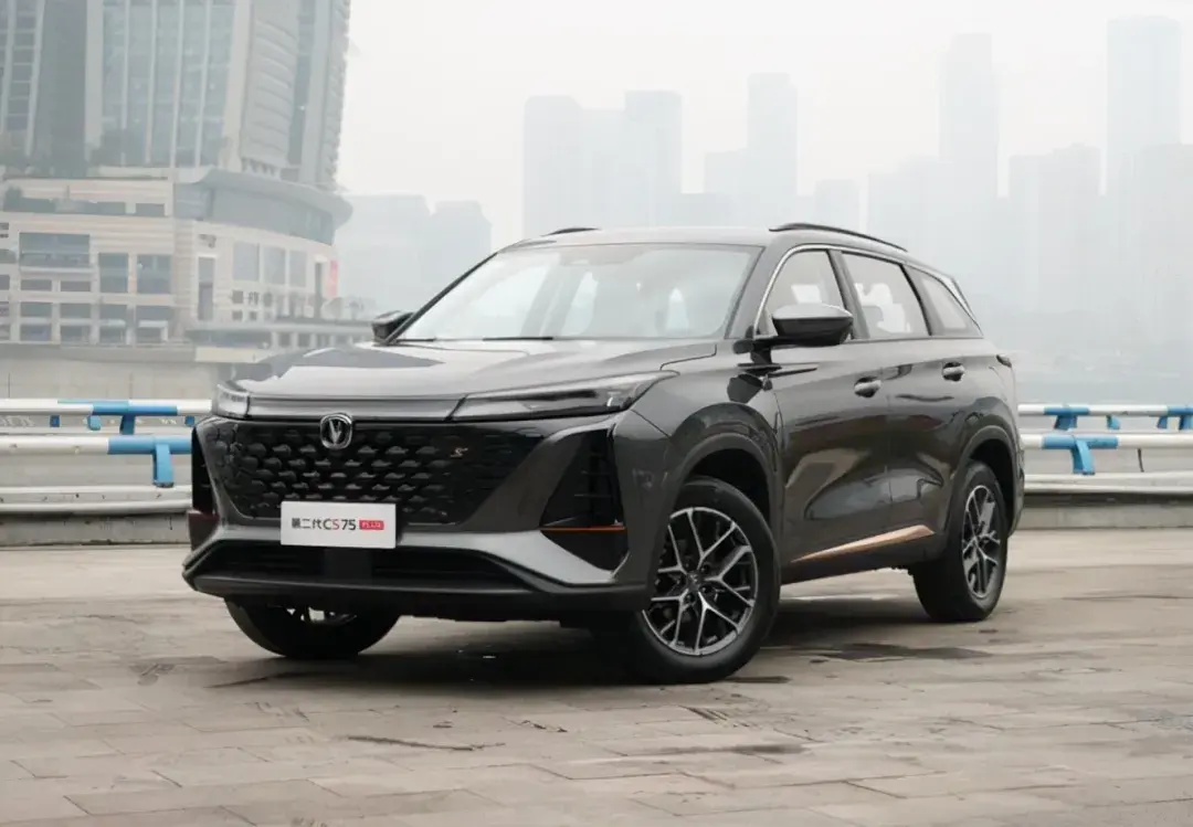 2025款長(zhǎng)安CS75plus正式發(fā)布,全新的外觀內(nèi)飾,1.5T+8AT,確實(shí)香
