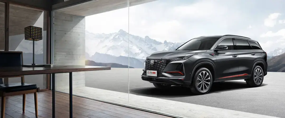2025款長(zhǎng)安CS75plus正式發(fā)布,全新的外觀內(nèi)飾,1.5T+8AT,確實(shí)香
