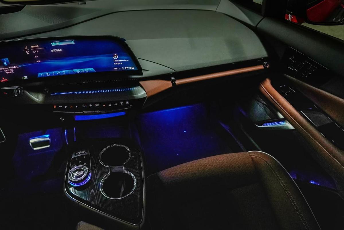 想要一臺有格調(diào)的豪華電車?不妨看看凱迪拉克IQ傲歌