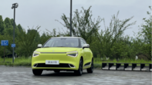 自動泊車堪比老司機?試駕A0級電車新生東風納米01