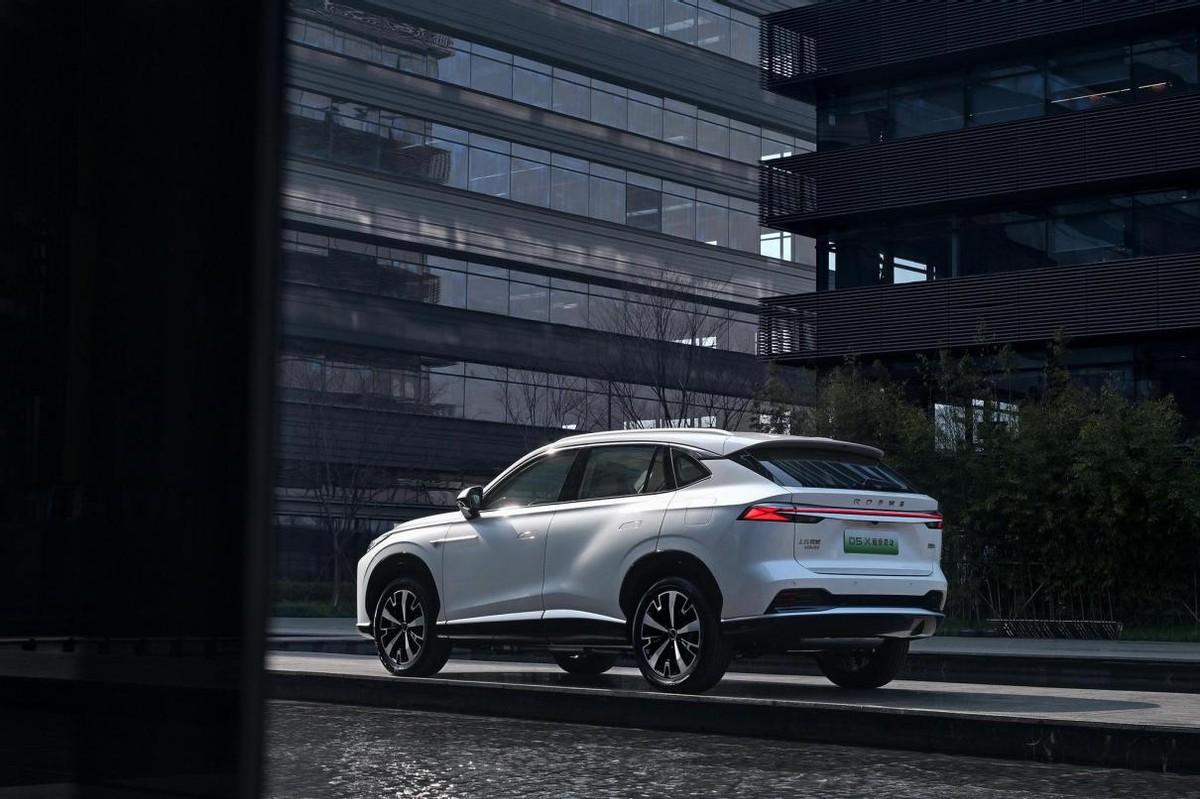 宋PLUS DM-i迎來新對手,6秒級破百、續航超1600km,預售11.98萬起
