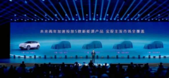 這款續航突破2000km的混動SUV東風風神L7起售價只有12.49萬