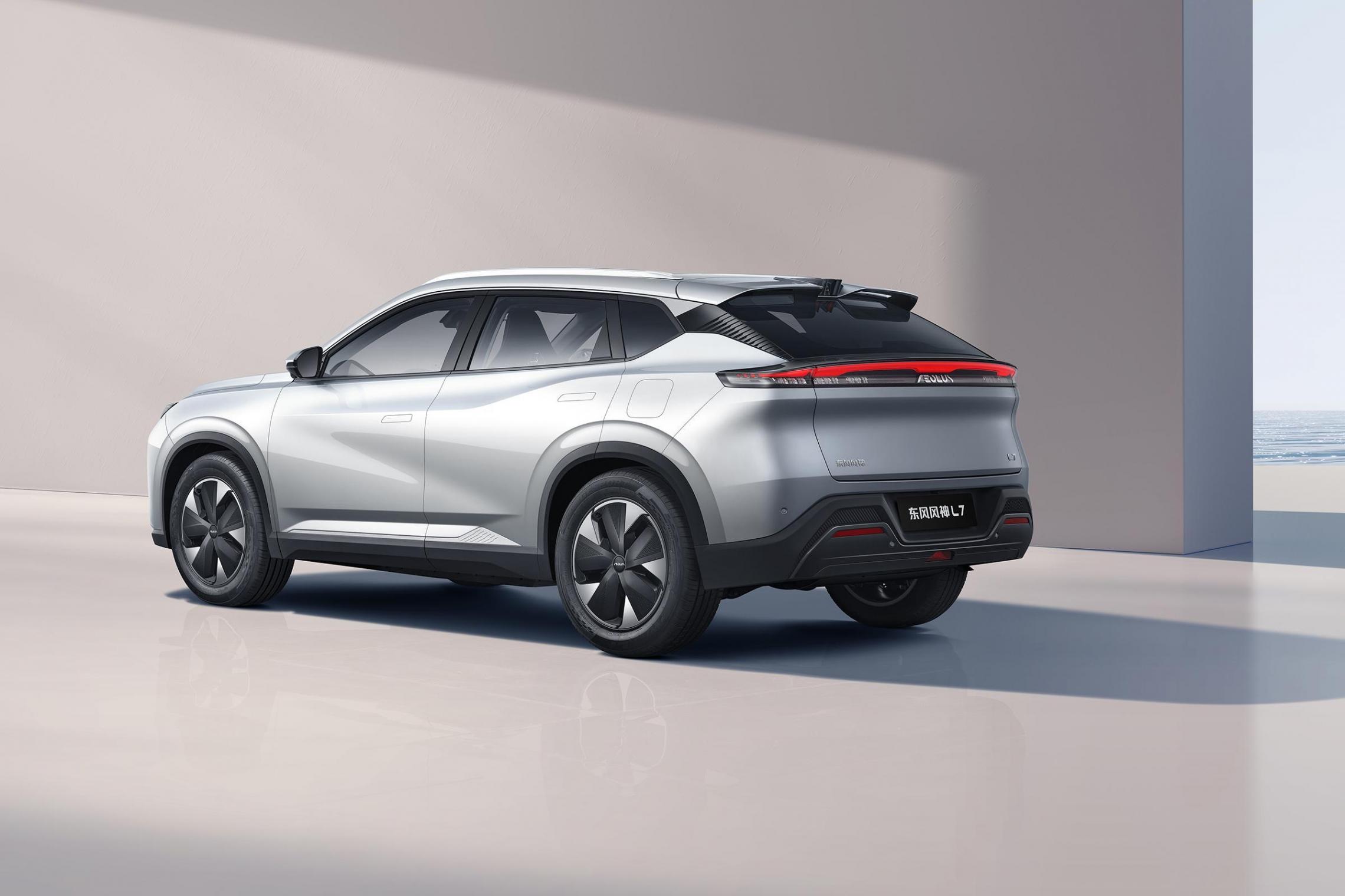 這款混動SUV“殺瘋了”,續(xù)航2054km,12.89萬起,爆款穩(wěn)了?