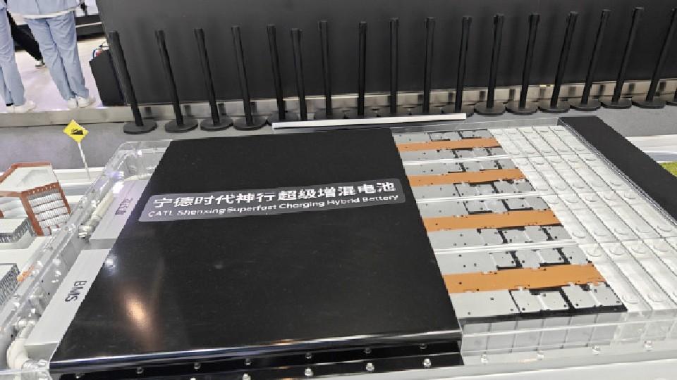 新技術(shù)續(xù)航2000公里,寧德時代增程,反撲比亞迪插混?