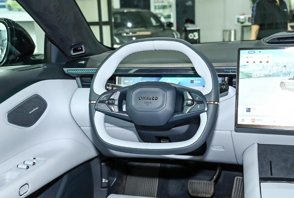定位于純電中大型轎車,領(lǐng)克Z10新增車型上市,整體性能如何?