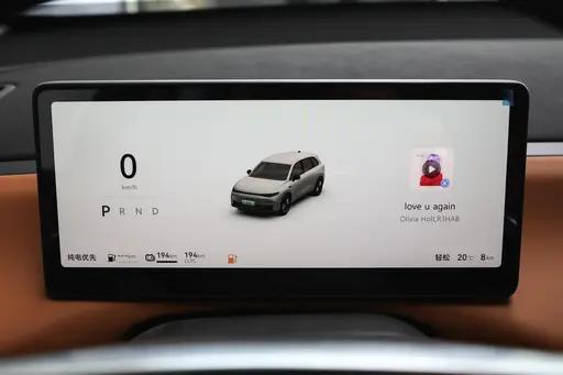 支持快充,配主動剎車+下坡輔助,解析零跑C10
