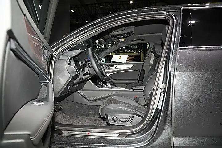 揭秘,2025款?yuàn)W迪A6L震撼登場(chǎng),汽車風(fēng)云變幻下的實(shí)力擔(dān)當(dāng)?
