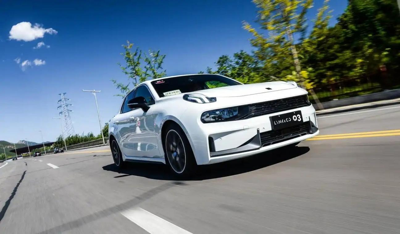 國產(chǎn)運(yùn)動轎車四強(qiáng)PK:2.0T+6秒破百,誰才是你的DreamCar?