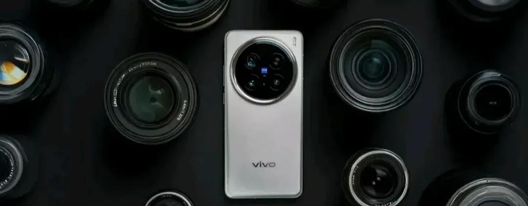 vivo X200Ultra采用了專業相機的設計思路