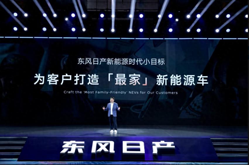 AI科技致敬未來,東風(fēng)日產(chǎn)“百萬級大沙發(fā)”邂逅小米SU7 Ultra