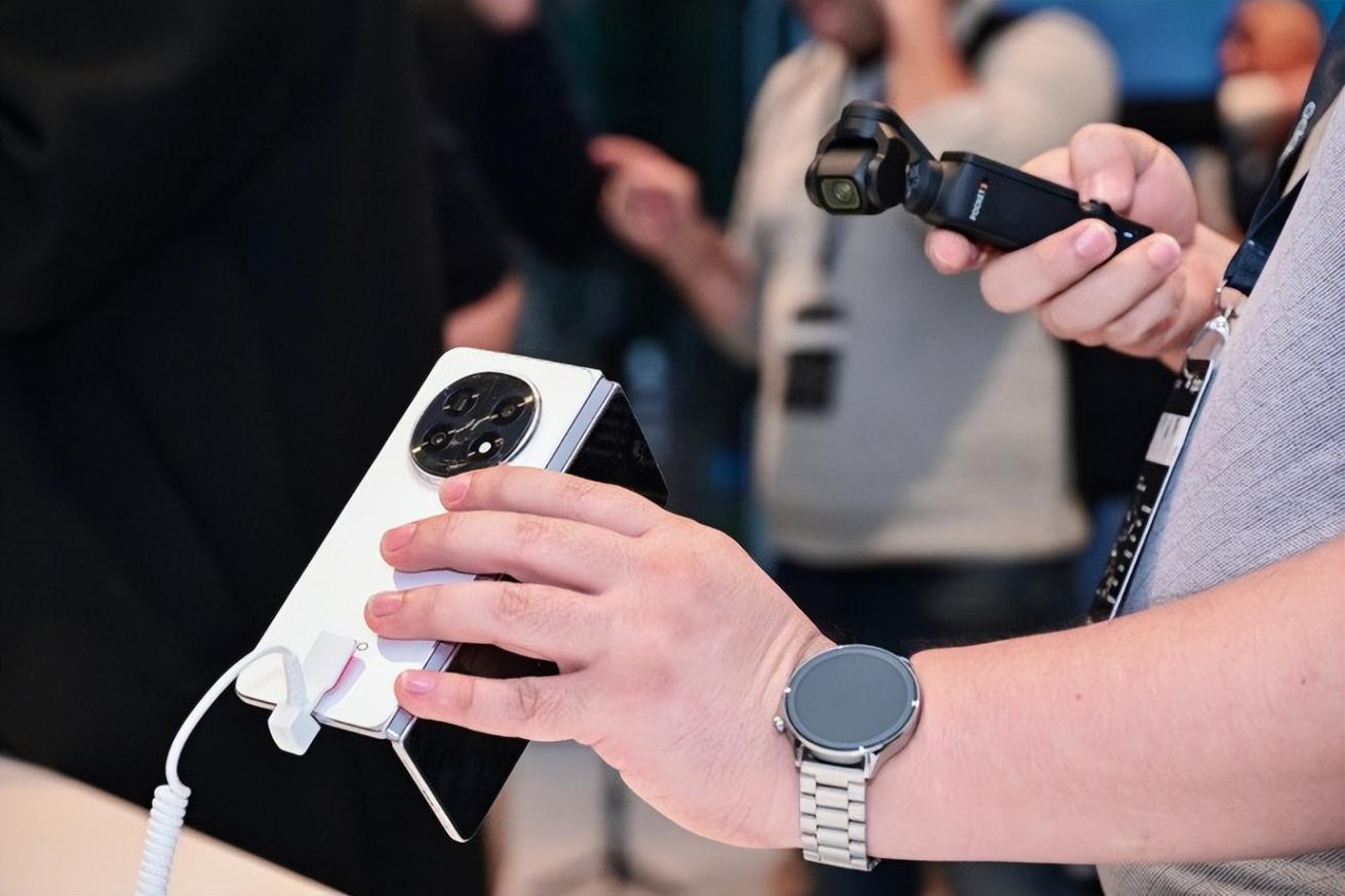 OPPO MWC 2025:折疊屏破局與AI戰略重塑行業格局
