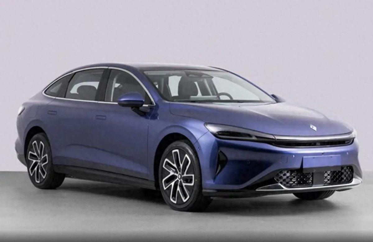寶駿享境PHEV,12萬(wàn)級(jí)插混轎車,標(biāo)配荷蘭KONI軟硬可調(diào)減震