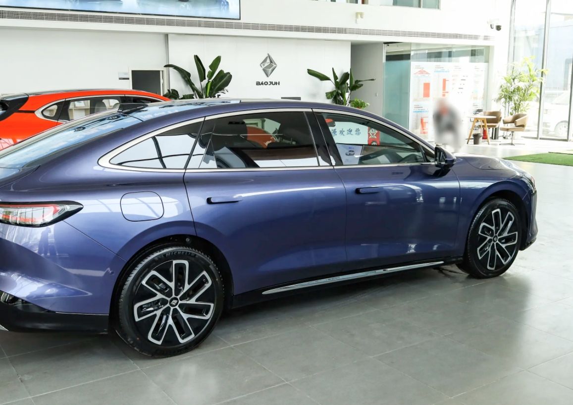 寶駿享境PHEV,12萬(wàn)級(jí)插混轎車,標(biāo)配荷蘭KONI軟硬可調(diào)減震