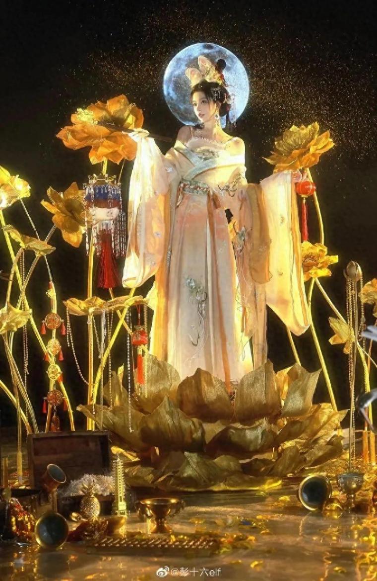 2025抖音十大女神巔峰對決!顏值身材人氣三殺,誰是你心中的王者